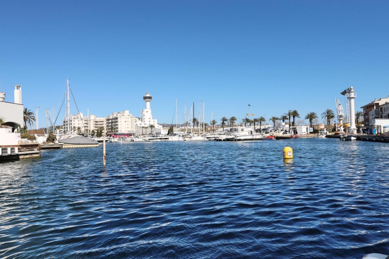 Requesens Villa Empuriabrava Exteriör bild