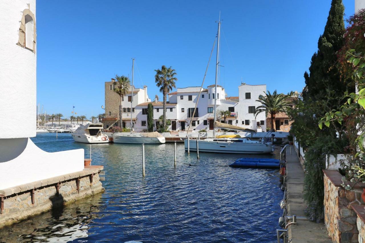 Requesens Villa Empuriabrava Exteriör bild