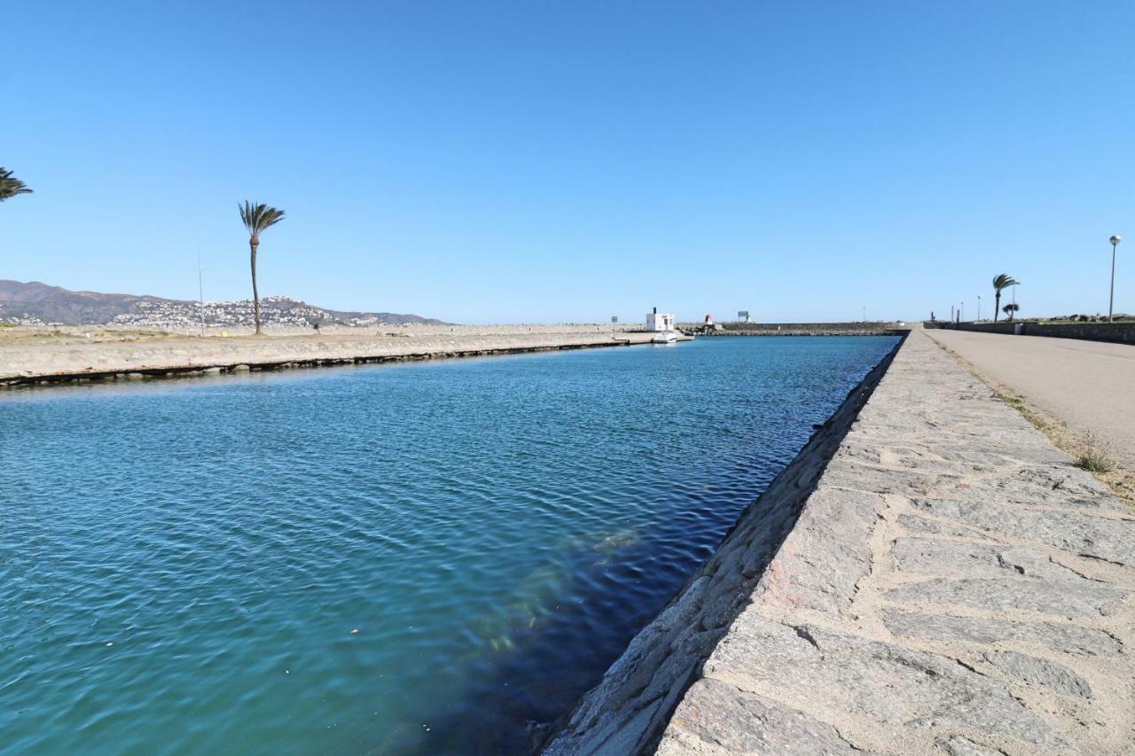 Requesens Villa Empuriabrava Exteriör bild